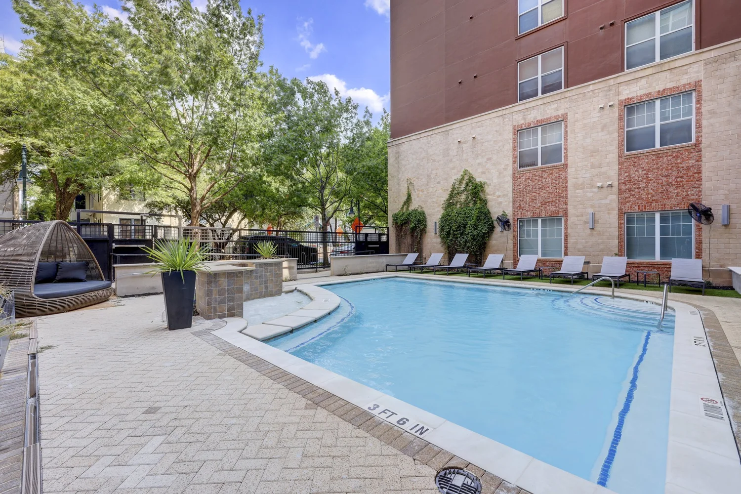Quarters on Campus – Nueces